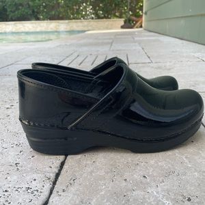Dansko professional black patent leather clogs